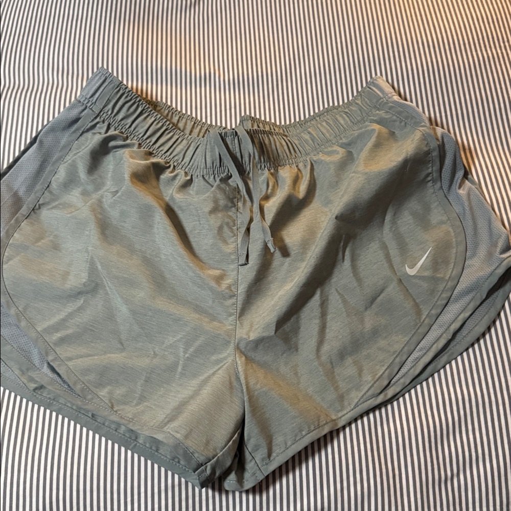 Women’s Nike size lg Tempo shorts